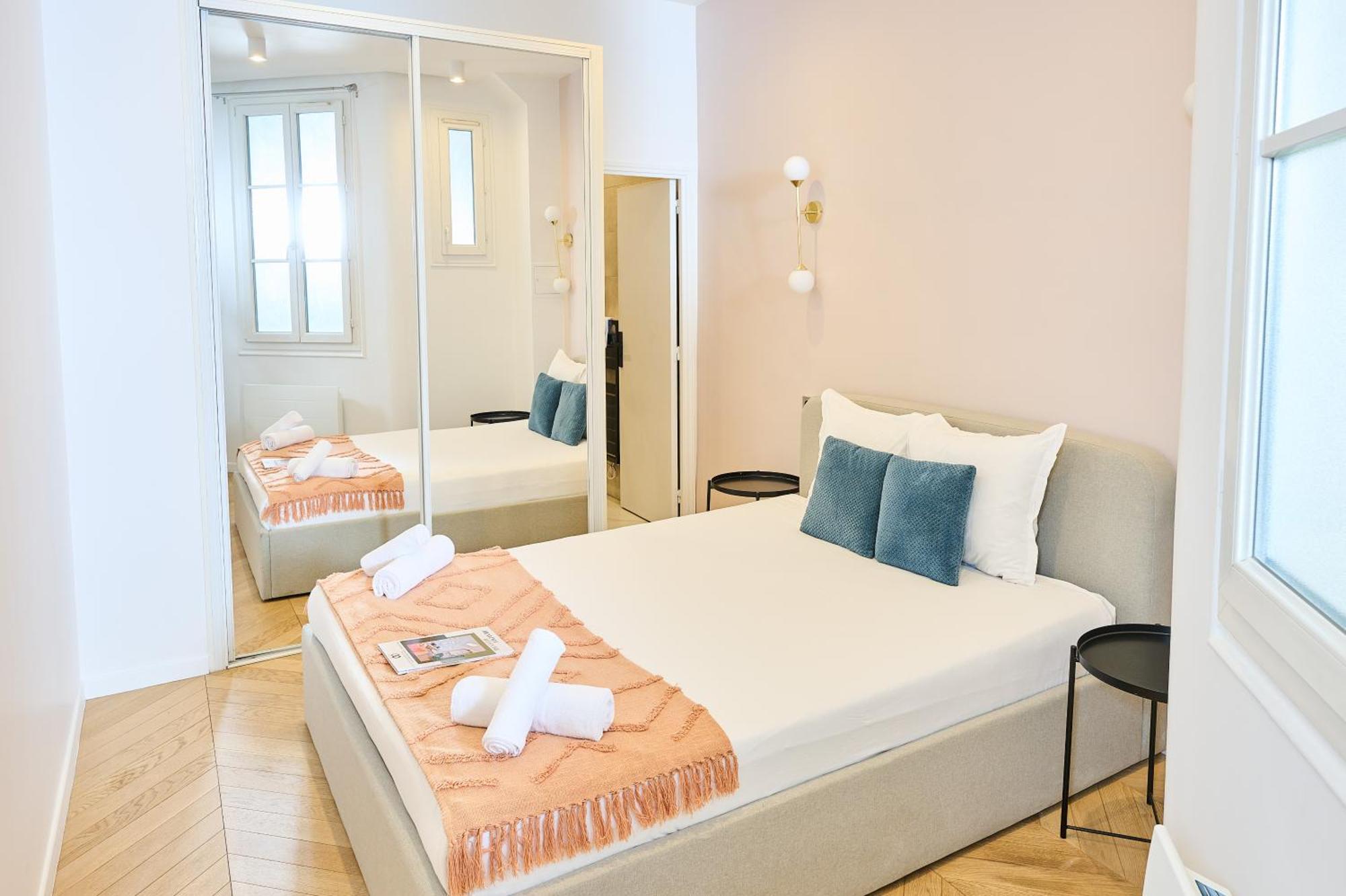 Champs Elysees!Montaigne, New Luxurious 6Pers Flat ปารีส ภายนอก รูปภาพ