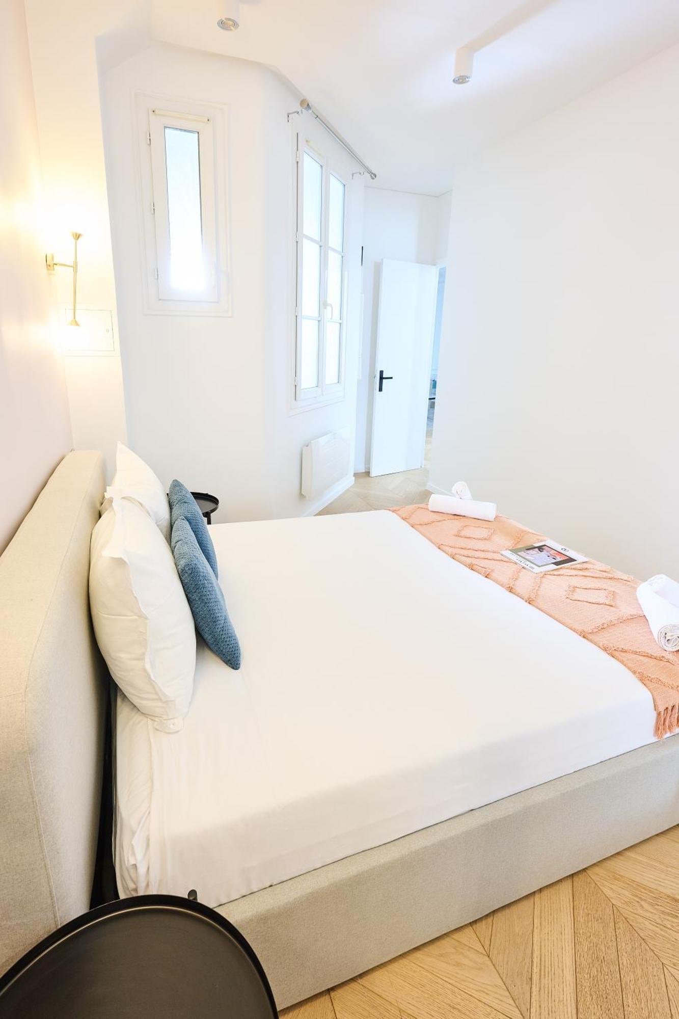 Champs Elysees!Montaigne, New Luxurious 6Pers Flat ปารีส ภายนอก รูปภาพ