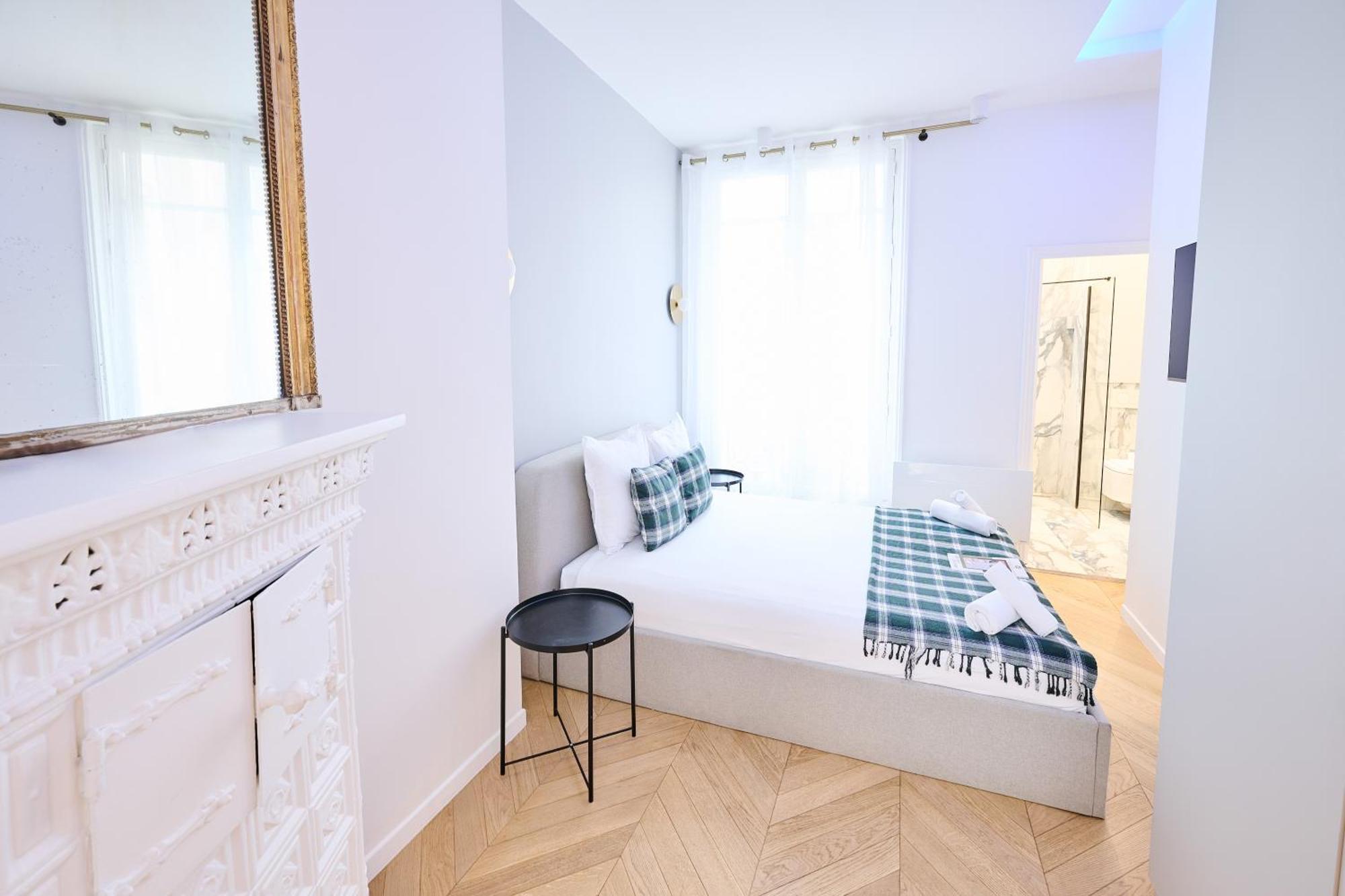 Champs Elysees!Montaigne, New Luxurious 6Pers Flat ปารีส ภายนอก รูปภาพ