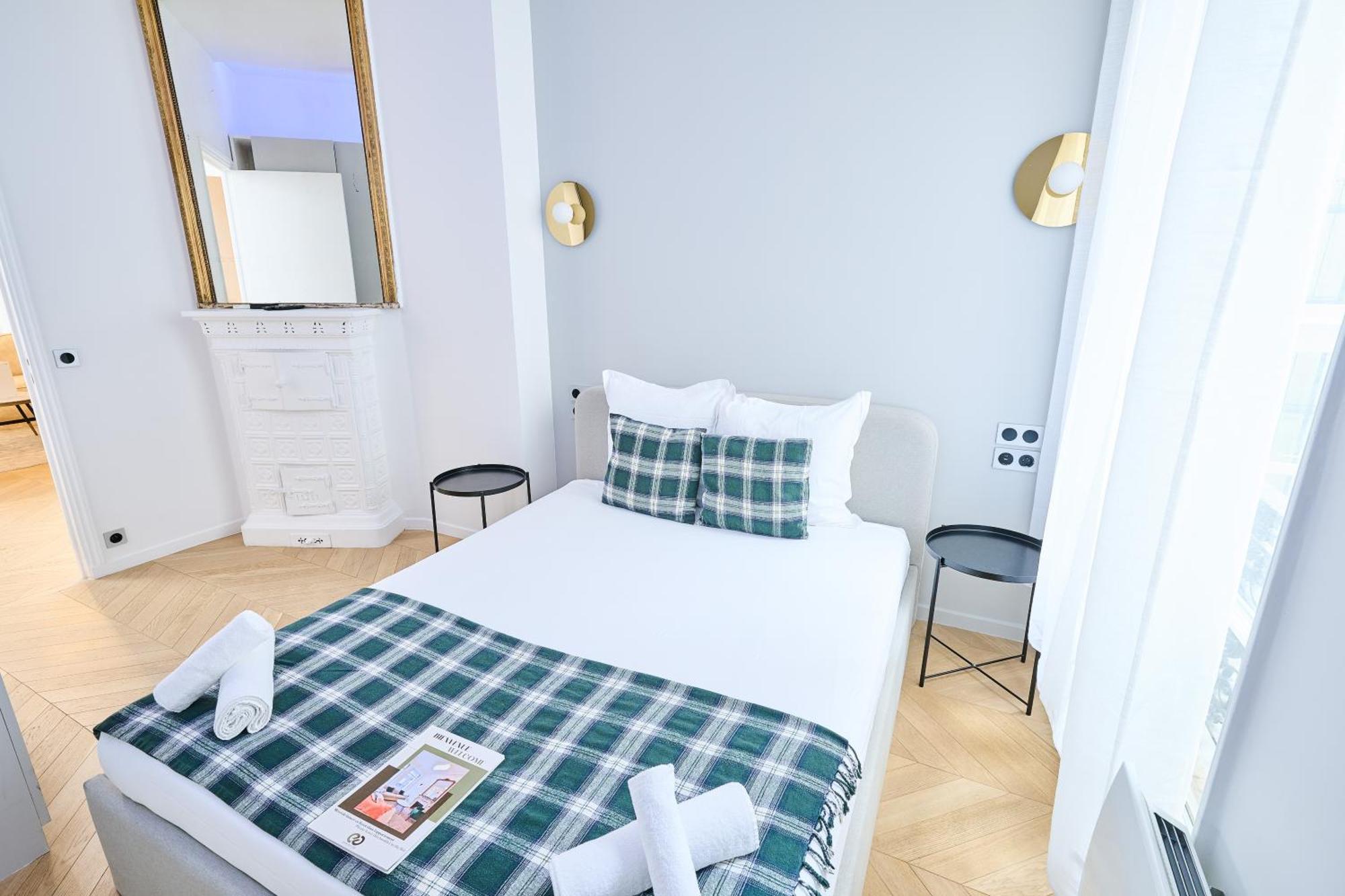 Champs Elysees!Montaigne, New Luxurious 6Pers Flat ปารีส ภายนอก รูปภาพ